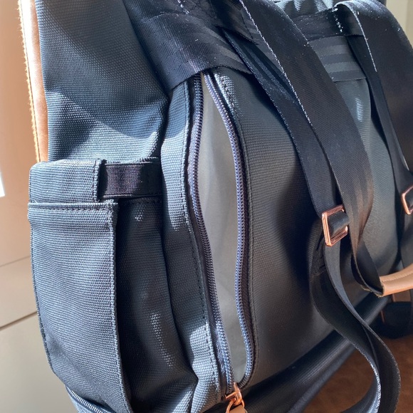 Petunia Pickle Bottom pivot diaper bag - Picture 8 of 9